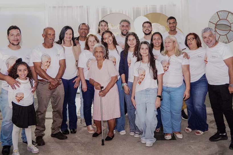 Dona Idalina mãe de Railda  completa 100 anos  e ...