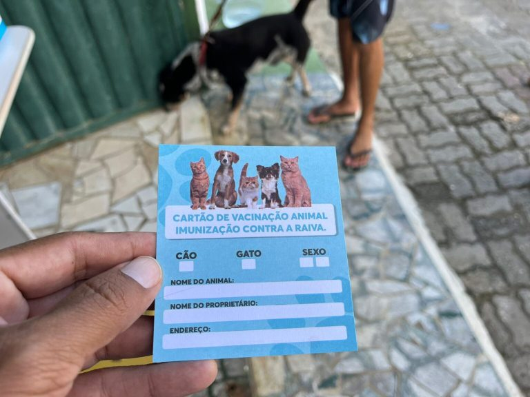 Vigilância Sanitária realiza Dia D da Vacinaçã...