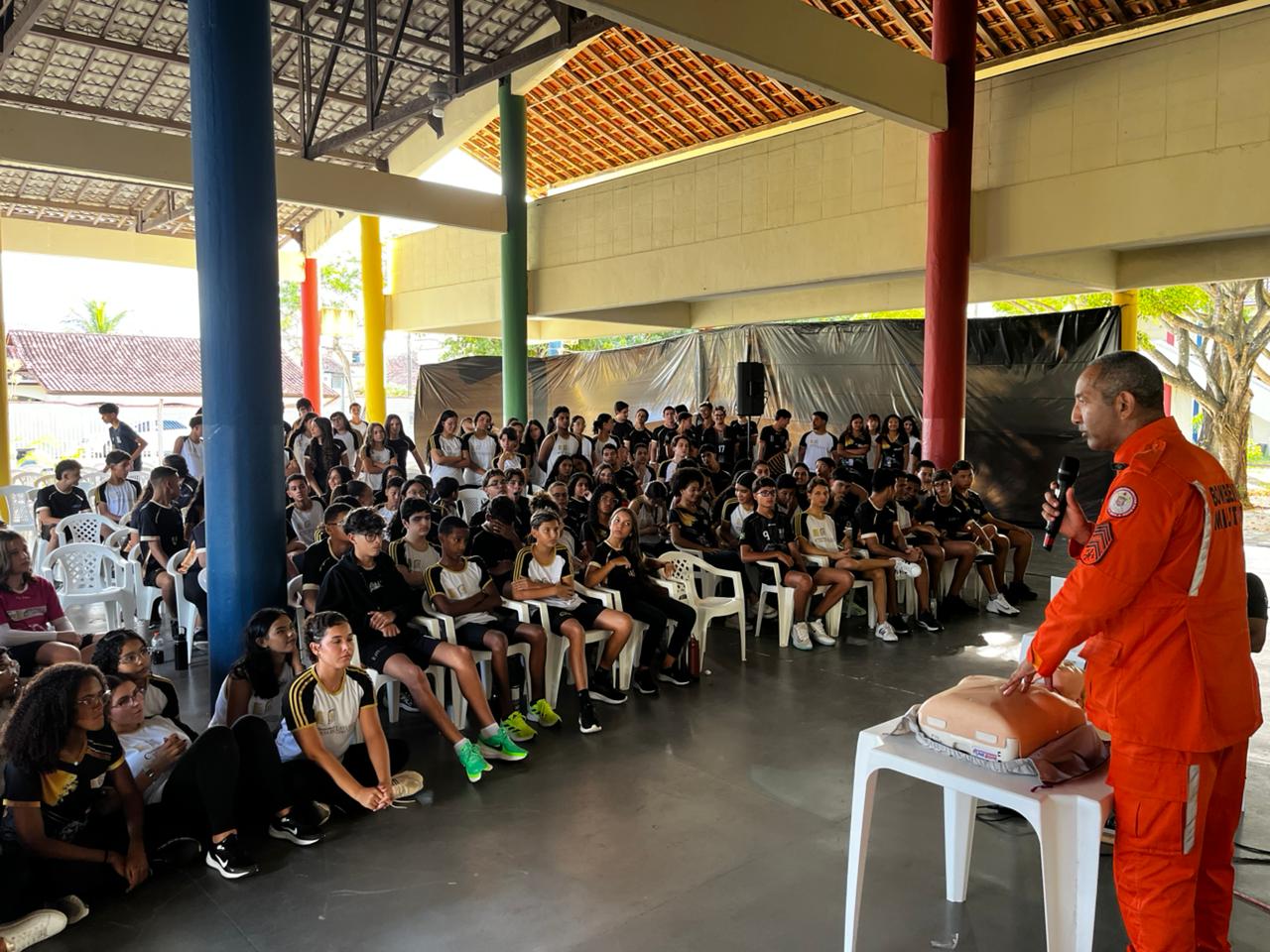 Suzano, PRF e Corpo de Bombeiros realizam palestra...